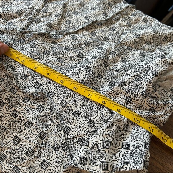 ❤️ GAP Black and White Patterned Blouse XS - Picture 10 of 10